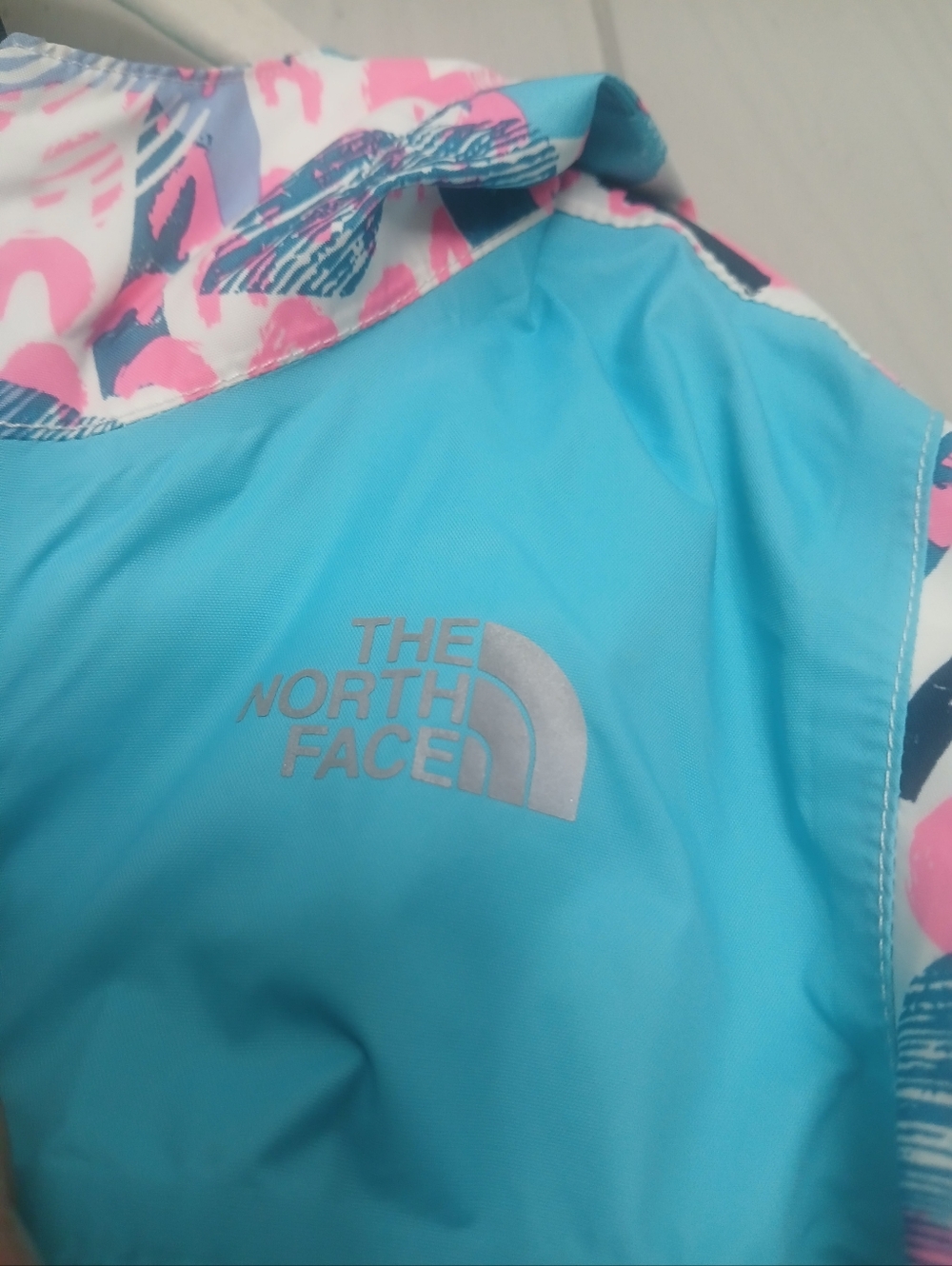The North Face Girls' Pink & Teal Printed Raincoat - Picture 2 of 10